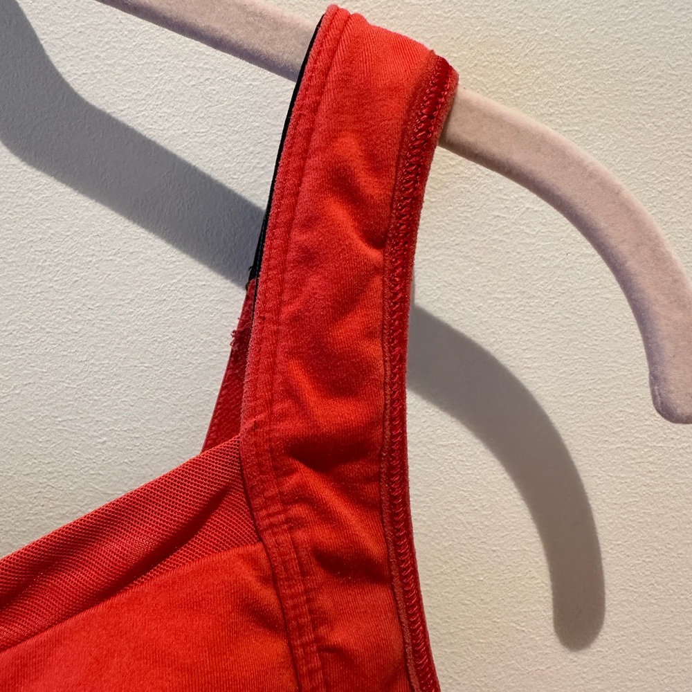 Lululemon Ta Ta Tamer Sports Bra size 34C - Picture 6 of 10